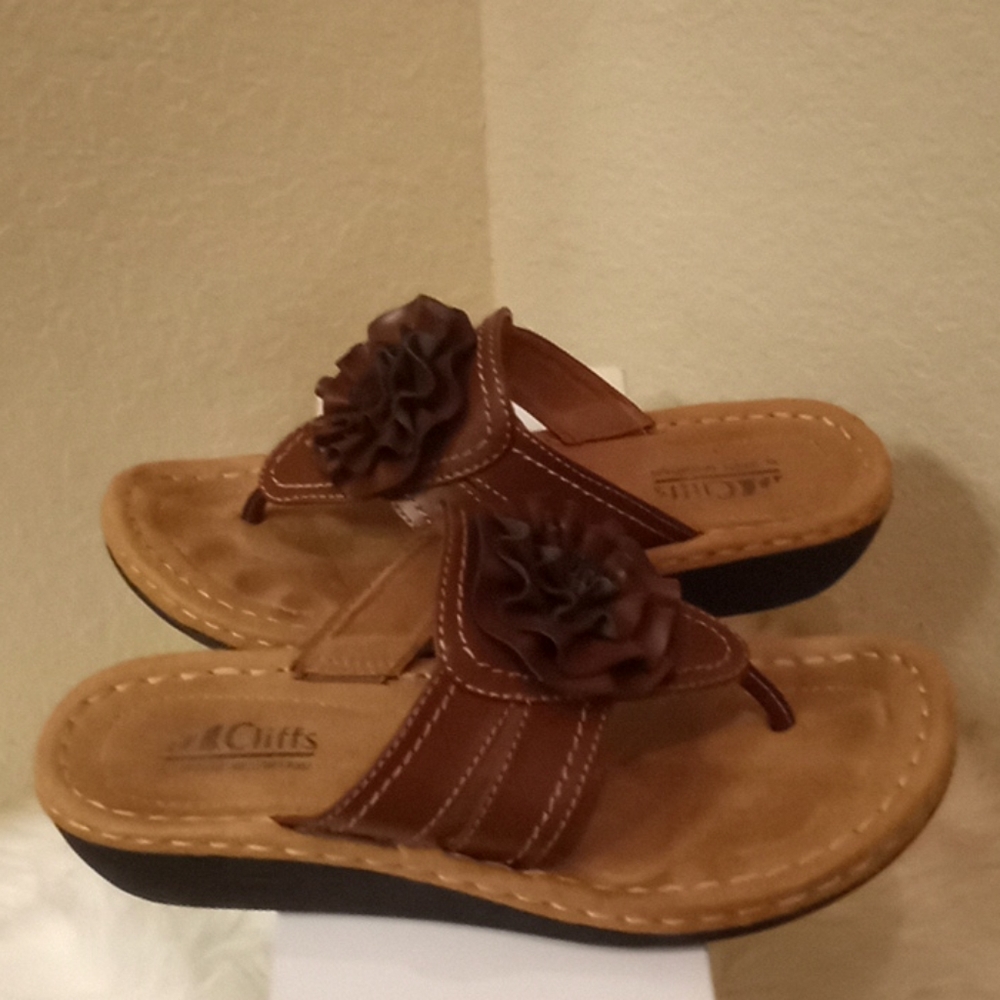 Cliffs by White Mountain Sandals - Picture 4 of 16